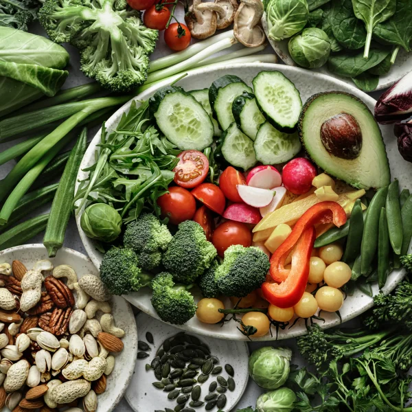 raw-veggies-nuts-flat-lay-food-photography